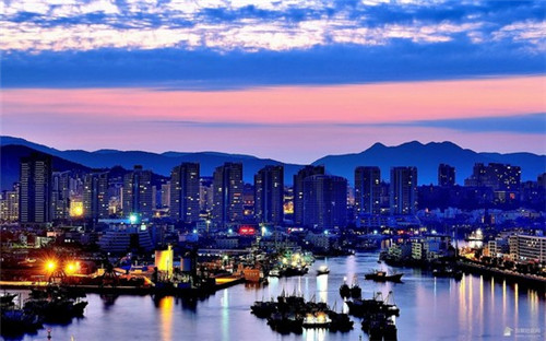 加盟海特卖进口零食在海门市开店什么位置好，海门市新奇独特创业是加盟的好还是自己开店好